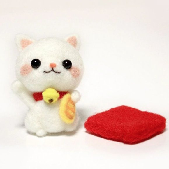 Wool Needle Felting - Maneki-neko Keychain - Picture 3 of 5